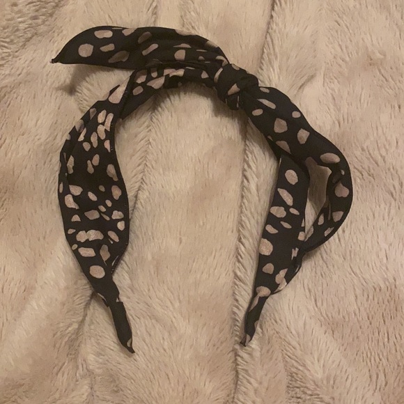 Set of Two Anthropologie Headbands - Picture 4 of 5